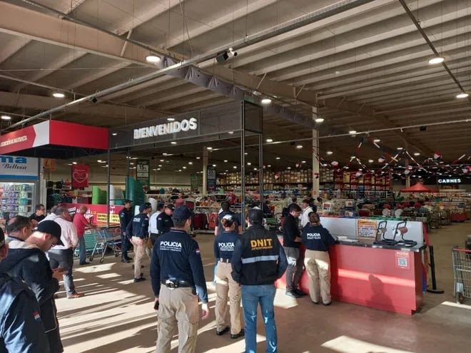 Allanan y se incautan de mercaderías de supermercado mayorista de Capiatá 