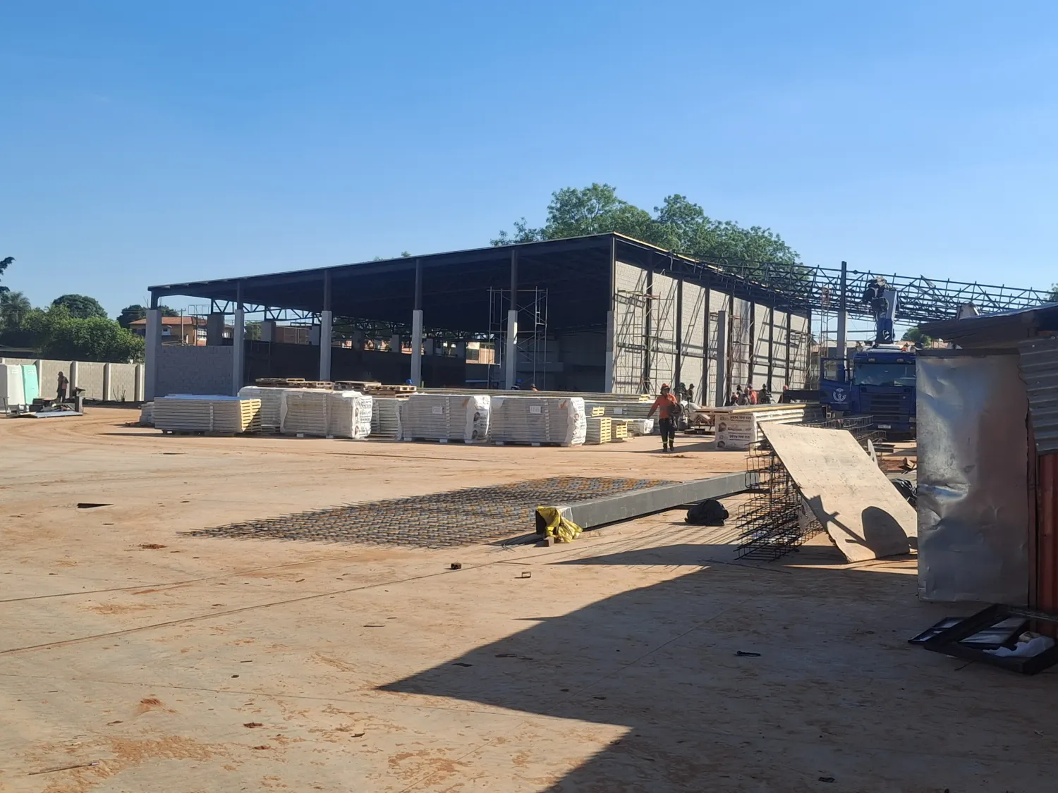 Próximo supermercado Stock y moderno gimnasio va tomando forma en el centro de Capiatá
