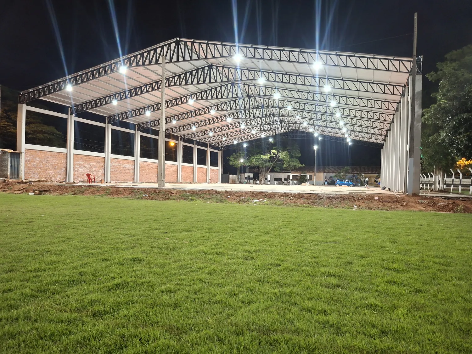 El Club 2 de Febrero ya ilumina todo el barrio